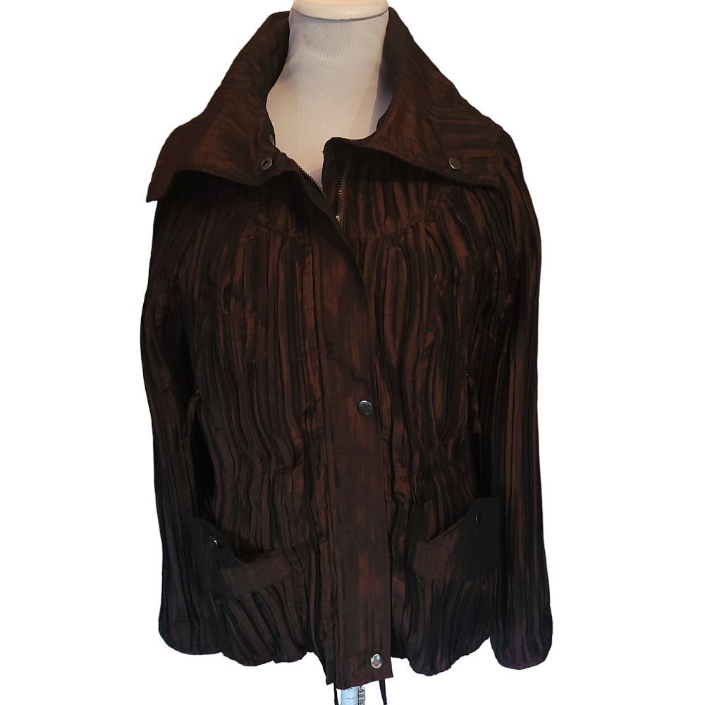 UbU Women's Artsy Art To Wear Pleated Jacket Size Small‎ Iridescent Dark Brown